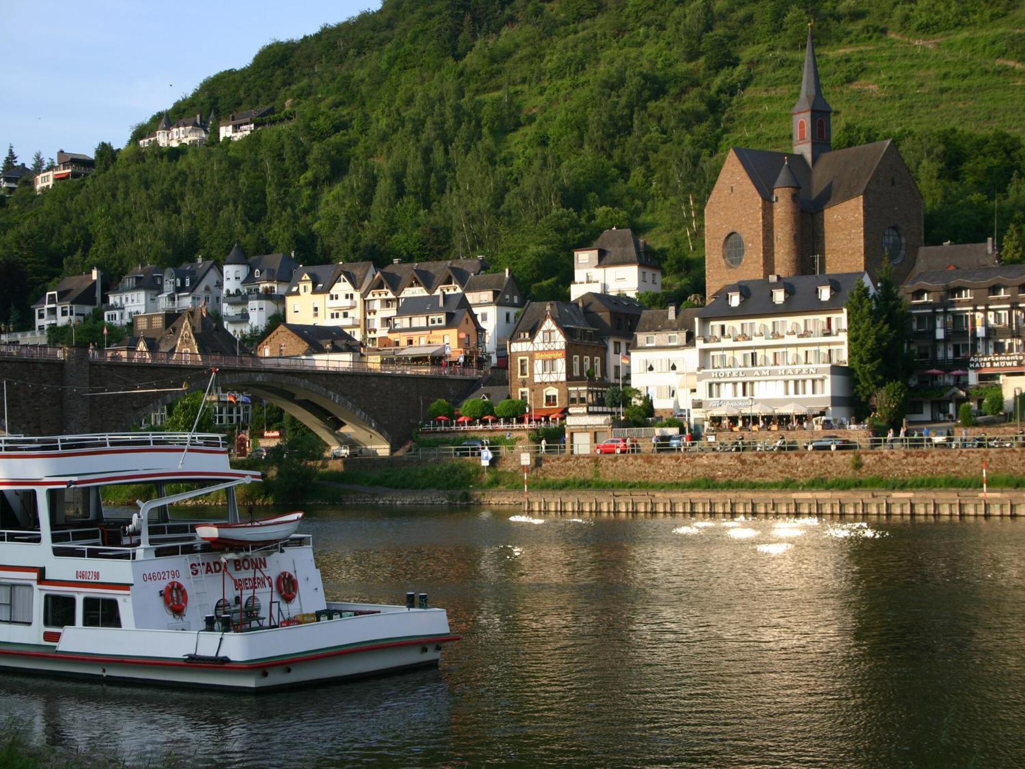 A Modern Holiday Home By The River Mosel Moselkern Exterior photo